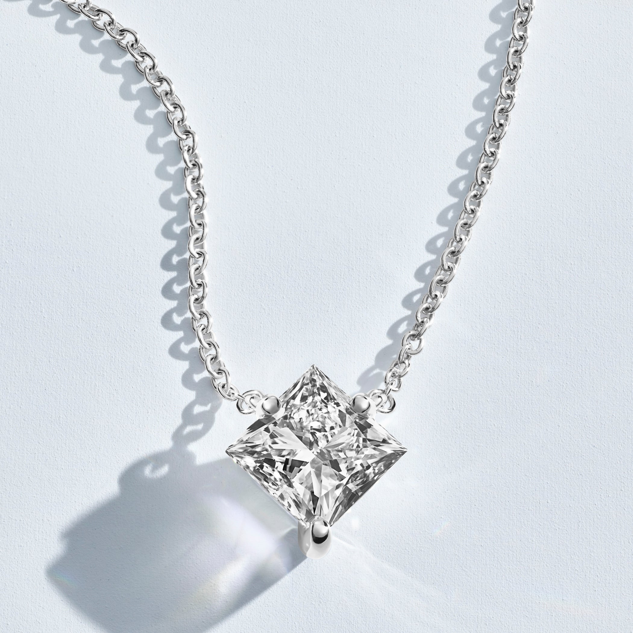 Lab-grown diamond white princess cut pendant 