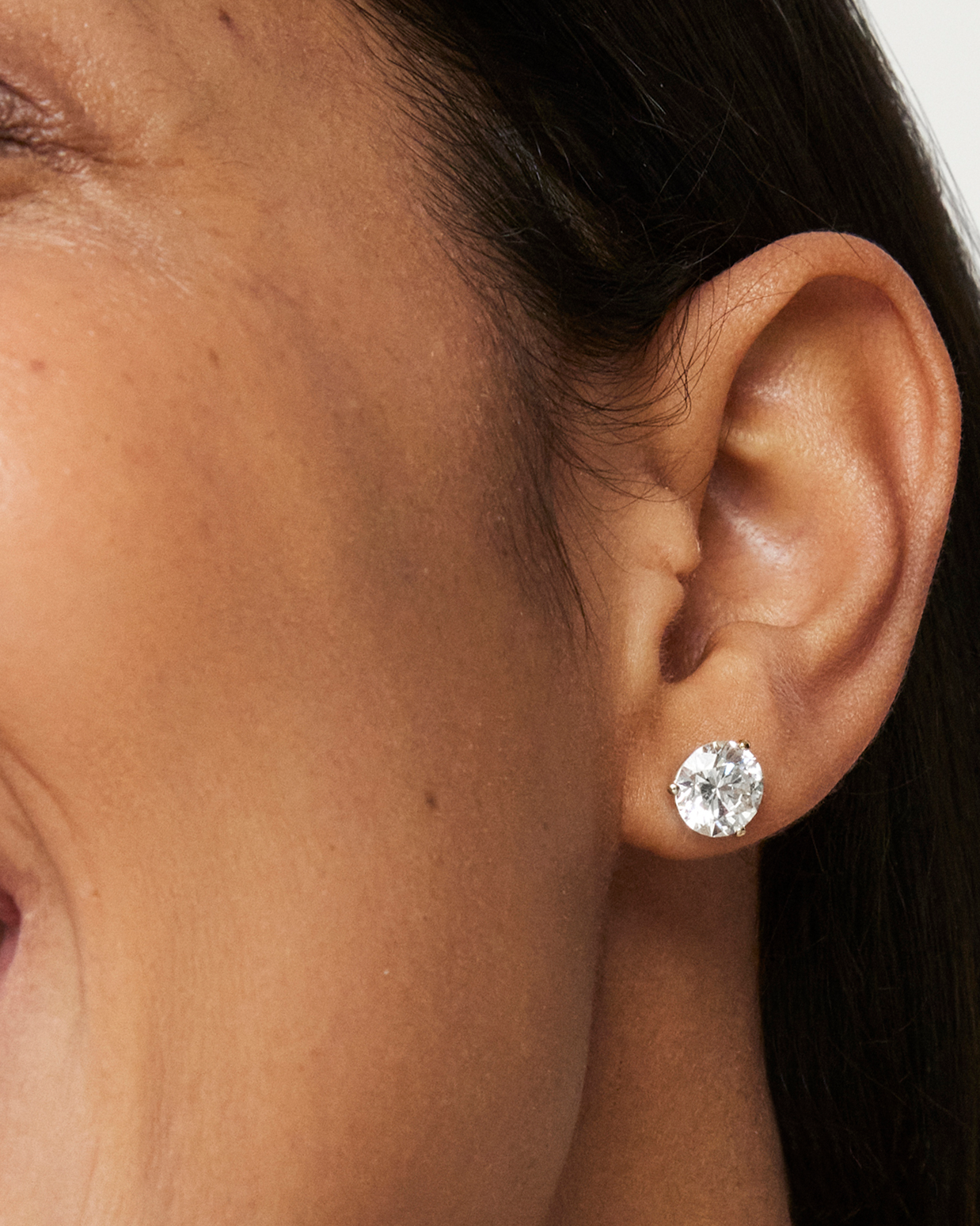 The Round Brilliant Solitaire Studs