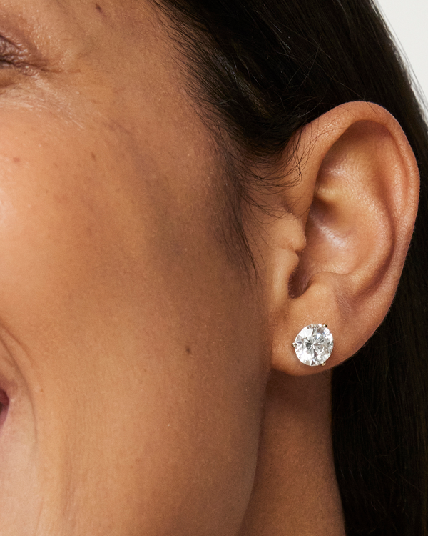 The Round Brilliant Solitaire Studs