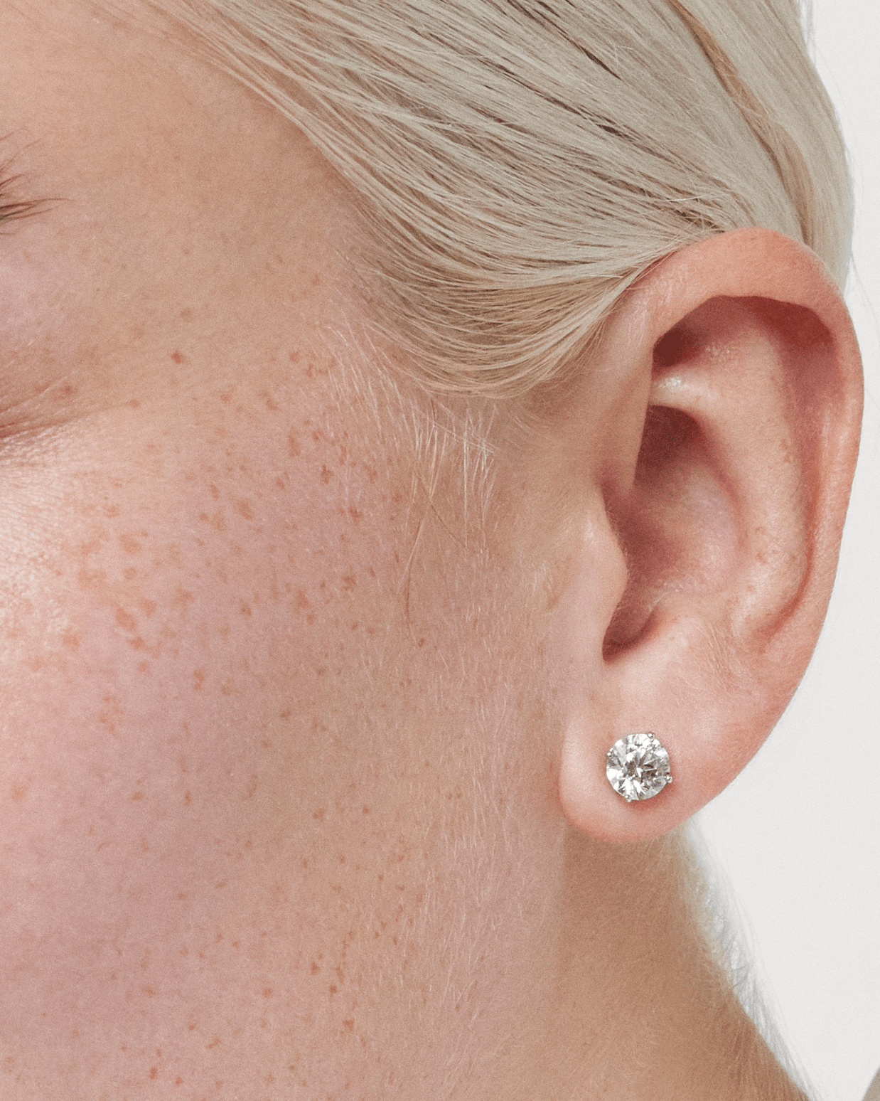 The Round Brilliant Solitaire Studs Earrings Lightbox Jewelry 