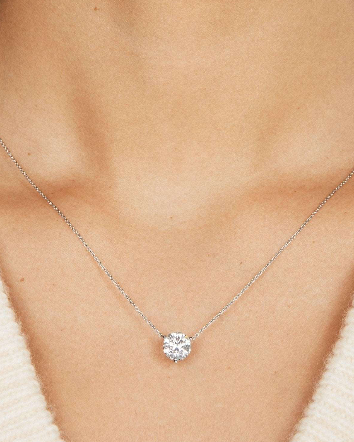 The Round Brilliant Solitaire Pendant