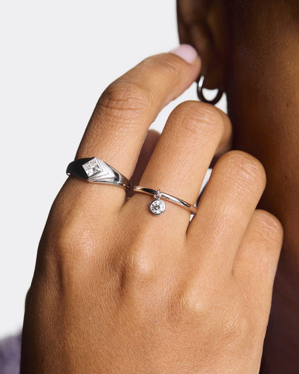 Model image of the white gold wistful ring and recollection ring