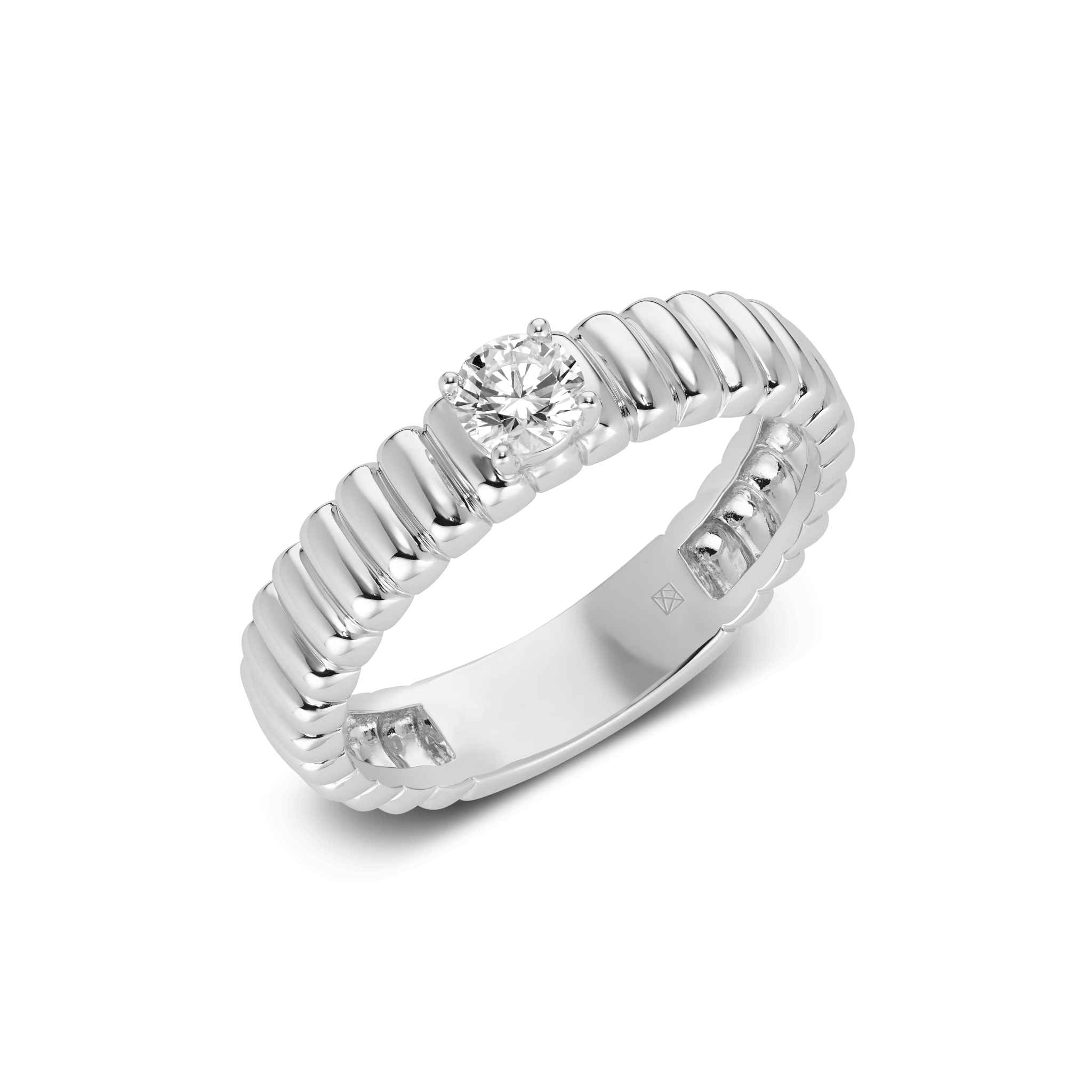 Angled view of the poet ring in white gold