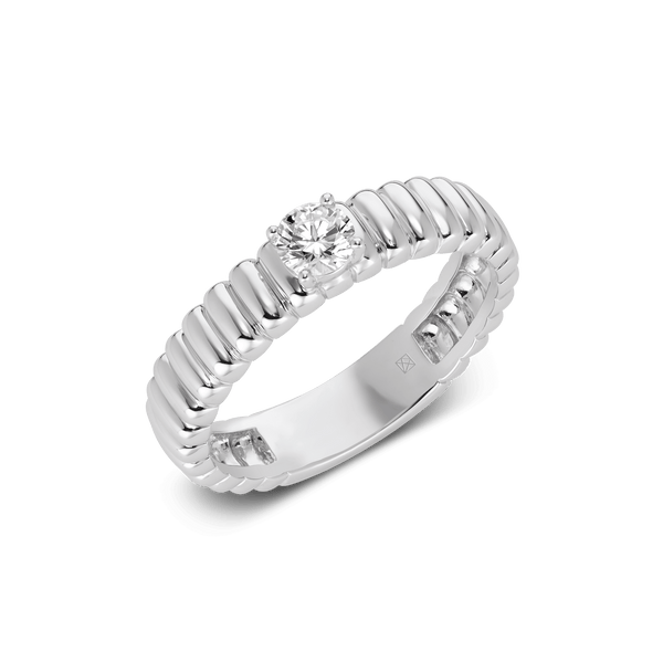 Angled view of the poet ring in white gold