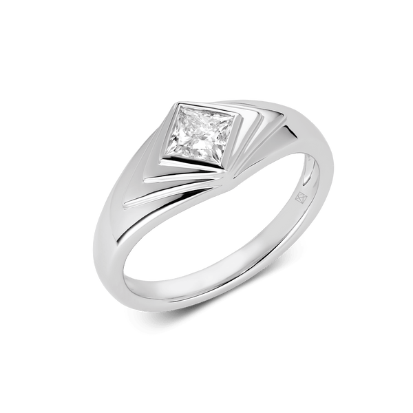 Angled view of the white gold recollection ring