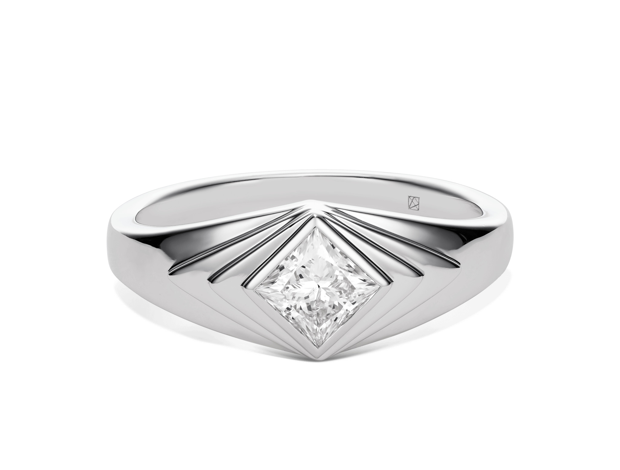 Front view of white gold recollection ring