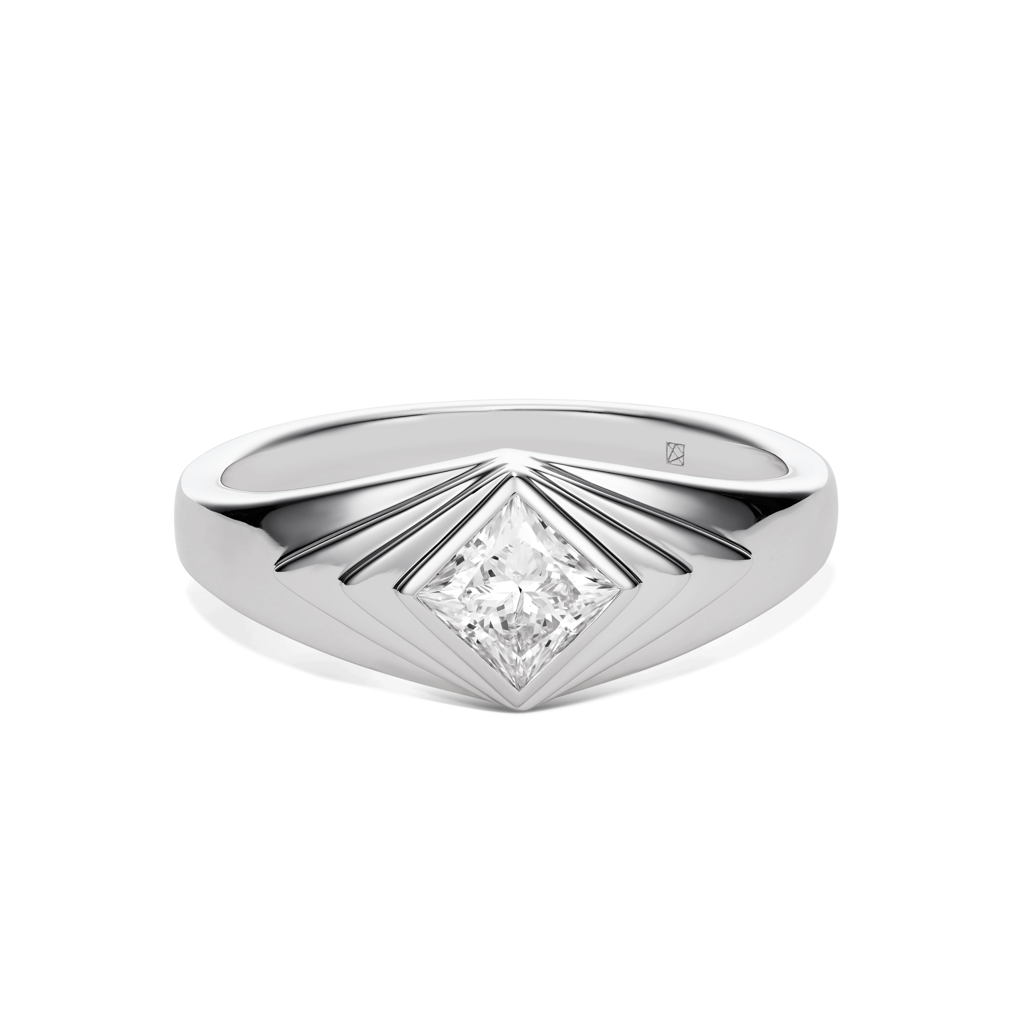 Front view of the white gold recollection ring