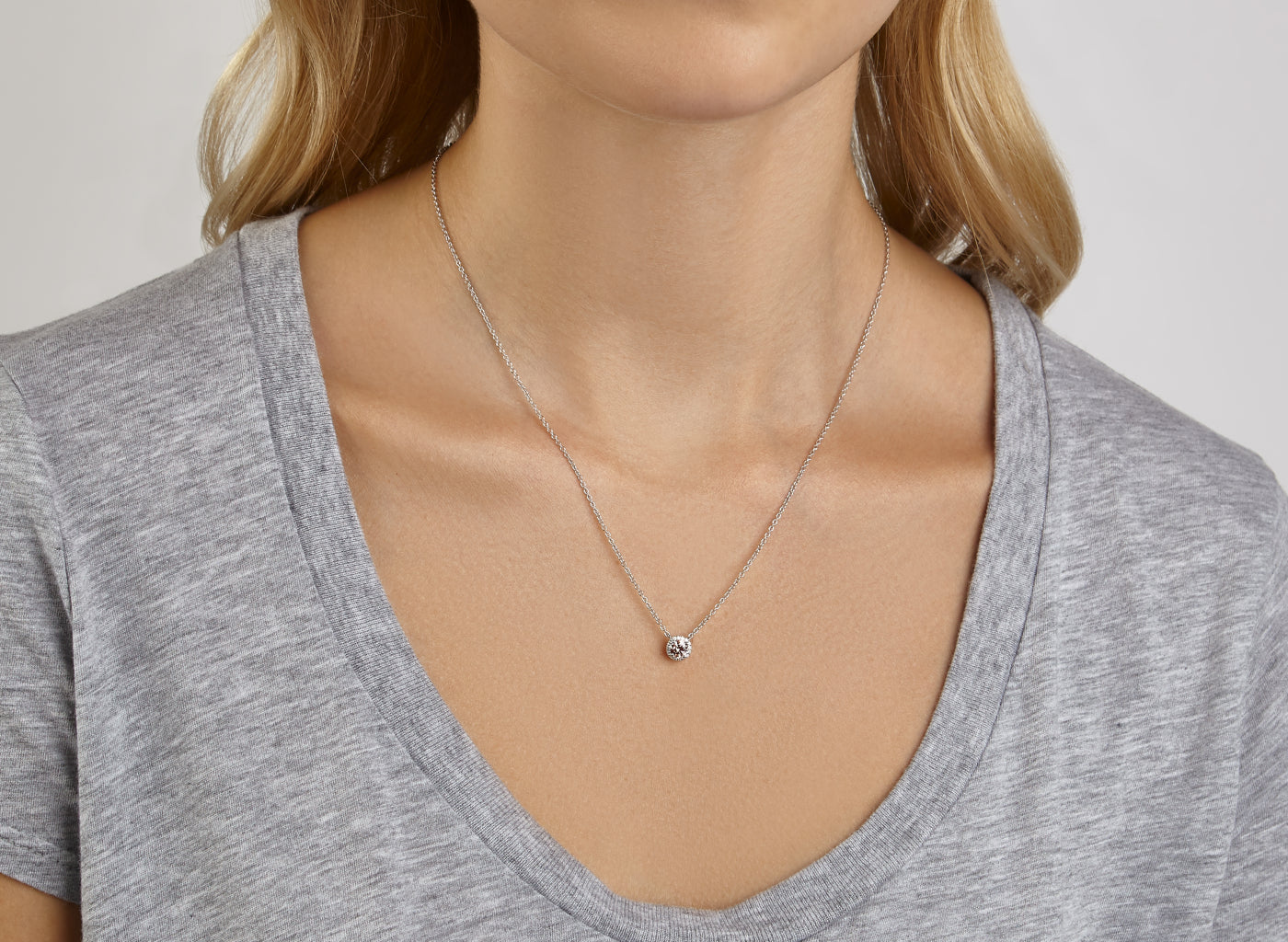The 5 Diamond Necklace with 0.75 Carats | Noémie